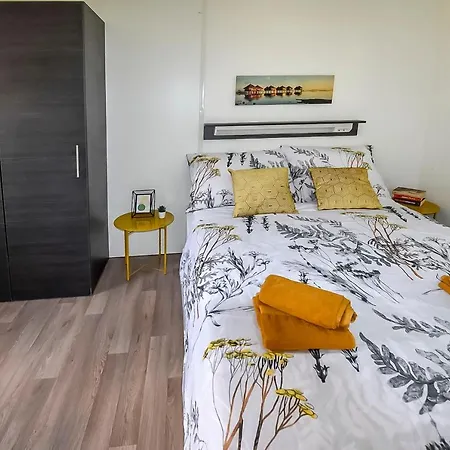 Mobile Pen Shell * Biograd Na Moru